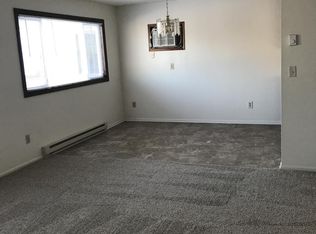 319 N 50th St, Grand Forks, ND 58203