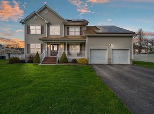 2044 Independence Dr, New Windsor, NY 12553