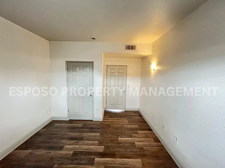 1565 W Swift Ave #105 — Photo 5