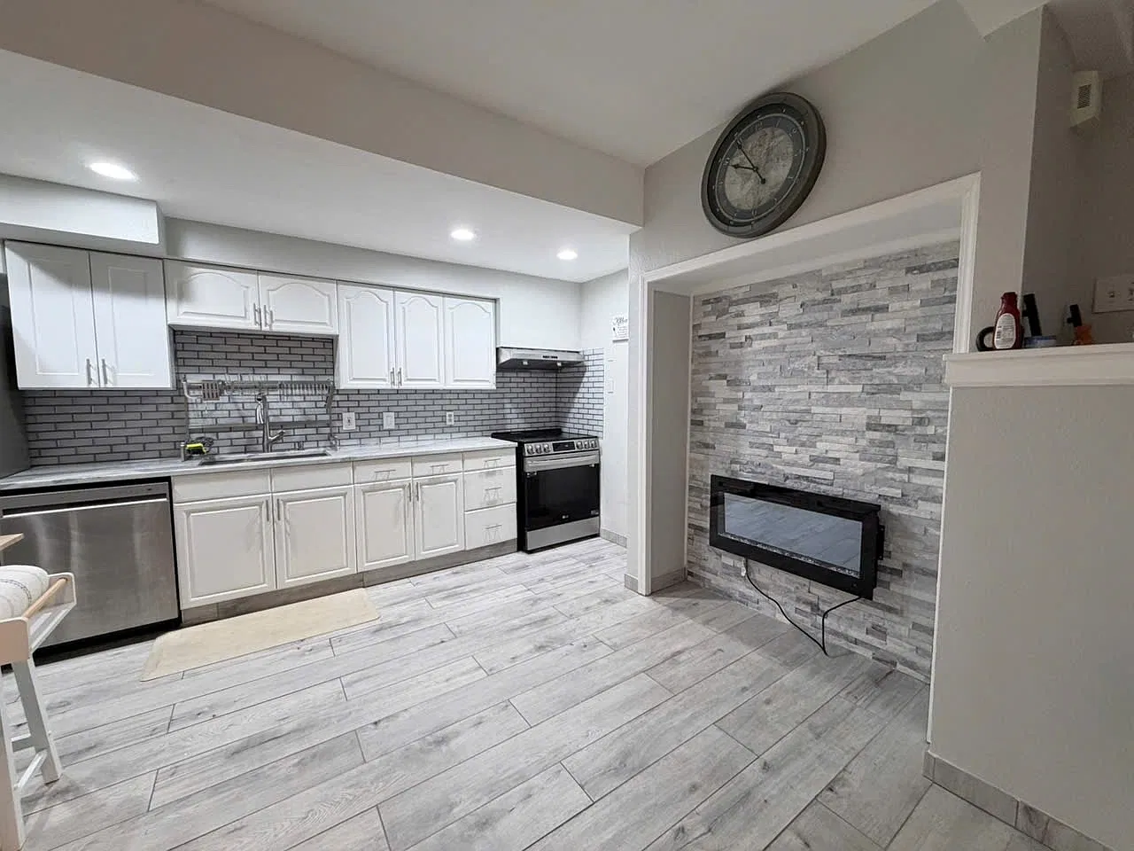 4 bed, 2.5 bath, 2910 sqft, $3,400 — Photo 4