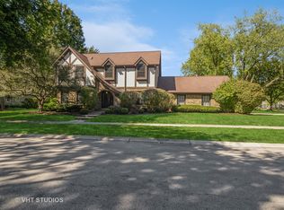 2256 Oak Hill Dr, Lisle, IL 60532