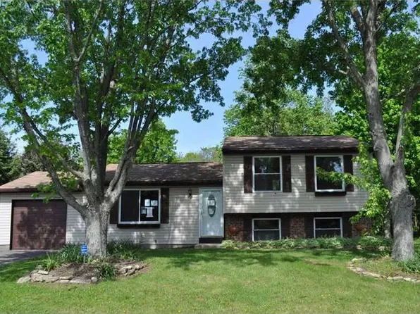 104 Westrock Farm Dr, Englewood, OH 45322