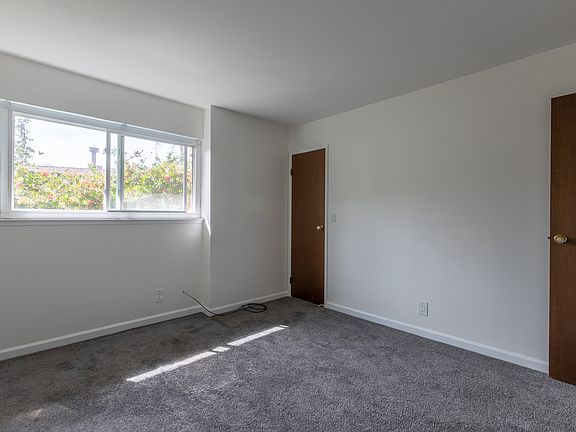 3rd image of 1405 Terra Nova Blvd