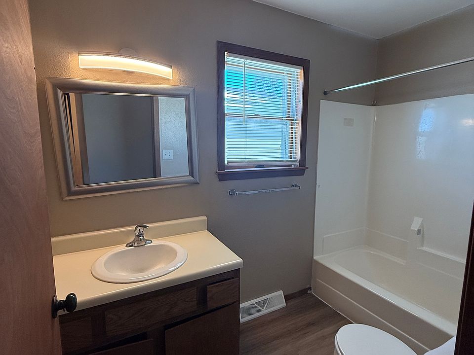 2nd image of 1018 Castlewood Dr