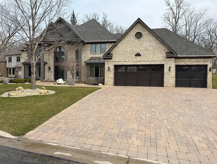 1512 Summit Oaks Ct