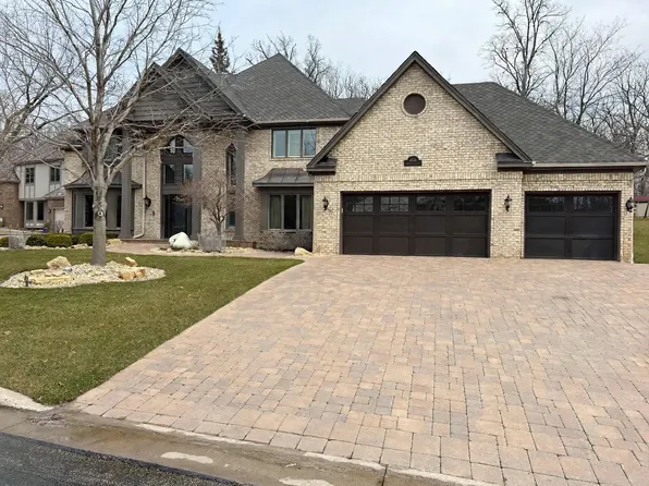 1512 Summit Oaks Ct, Burnsville, MN 55337