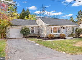 318 Dahlia Rd, Lancaster, PA 17602