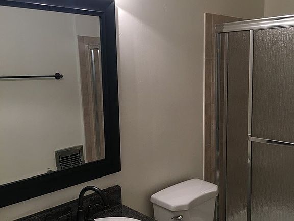 5th image of 13947 Oxnard St APT 103