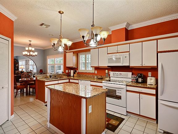 4th image of 444 Tamarind Pl
