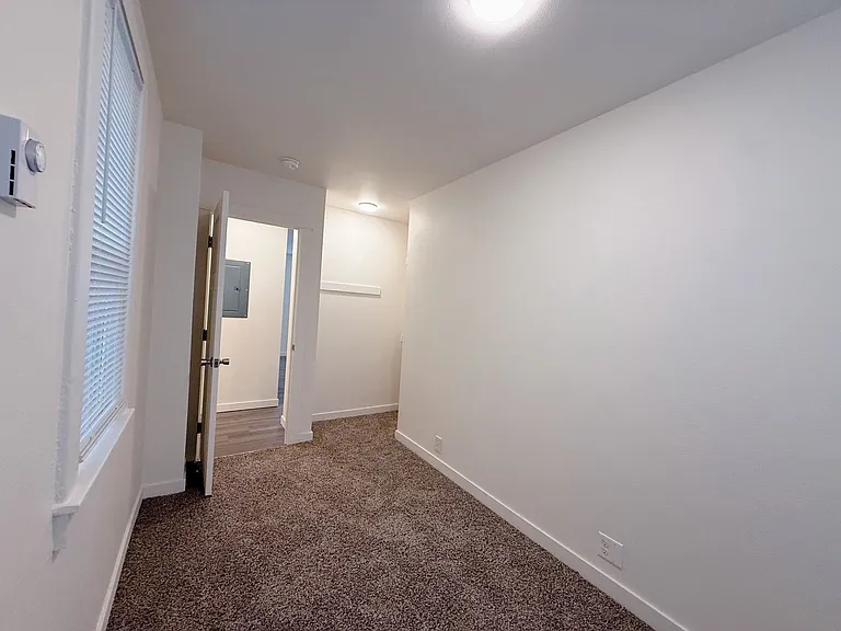 315 E Laurel St — Photo 18