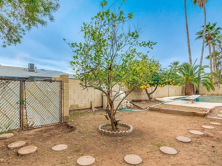 2439 E Del Rio Dr — Photo 41