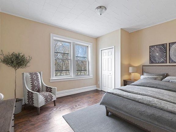 4th image of 293 Lake St #2C