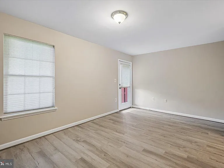 104 Frazer Dr — Photo 39
