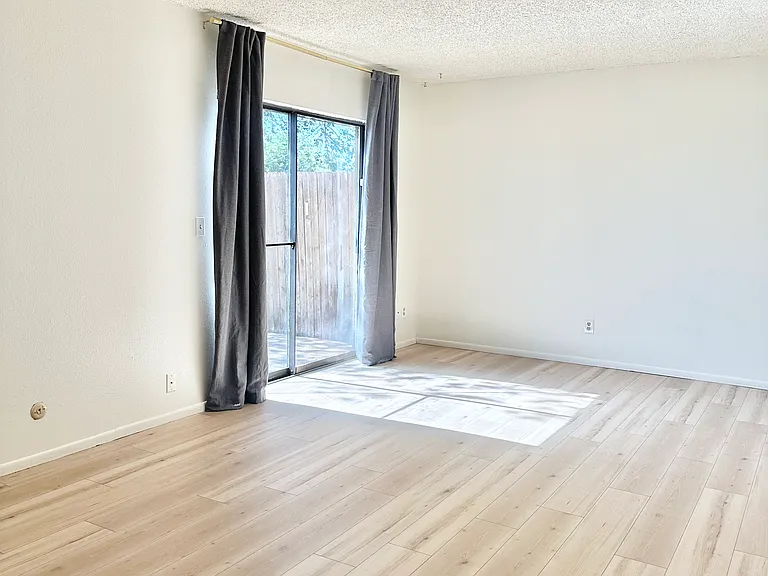 2305 N Grand Ave #B — Photo 13
