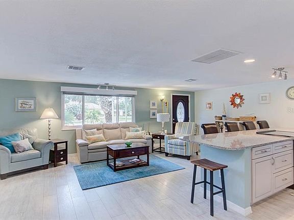 5th image of 544 Acacia Ln