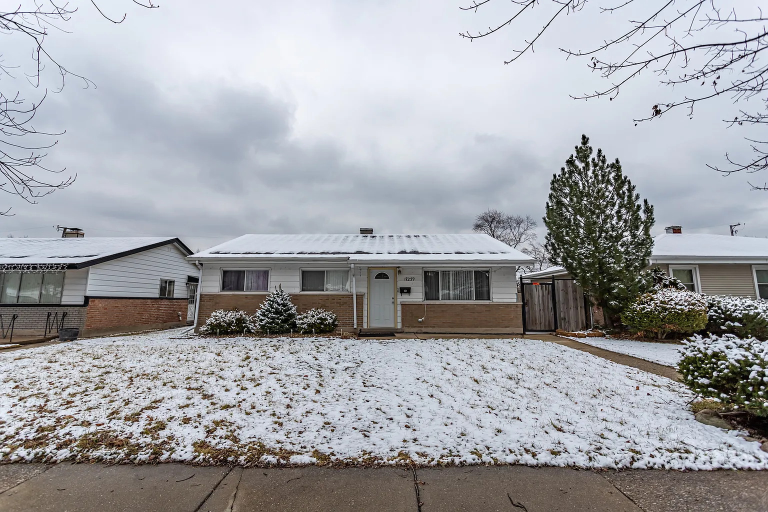 17239 Community St photo 1