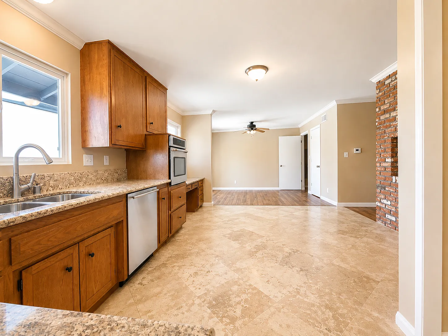 3 bed, 1398 sqft, $4,650 — Photo 2