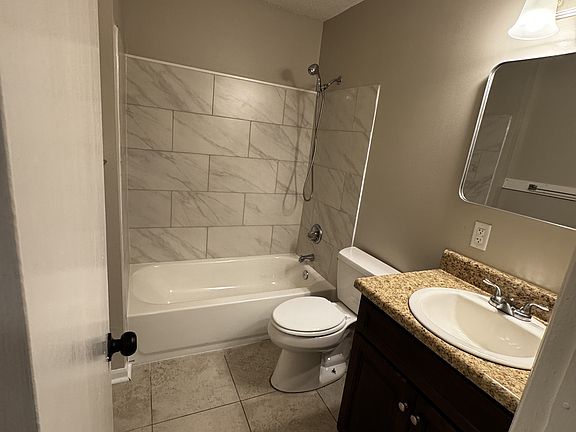 2nd image of 712 Lloyd St