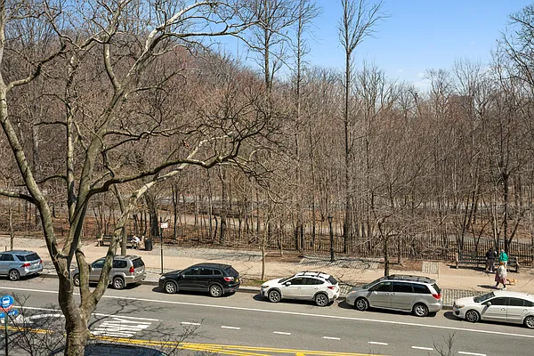 Sold by Douglas Elliman | media 19