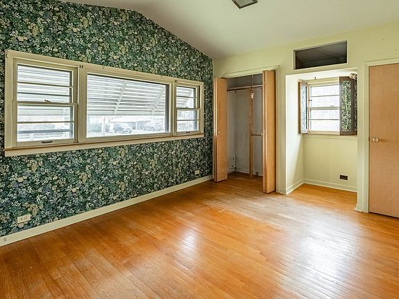 3rd image of 2665 Joseph Ave