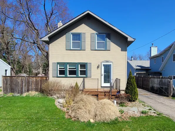706 W Columbia St, Mason, MI 48854