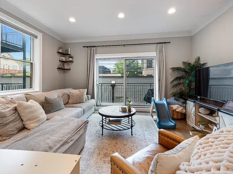 1513 W Diversey Pkwy #1517-1E — Photo 5