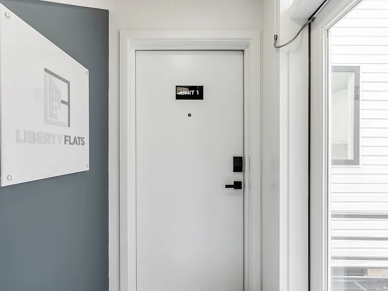 608 S American St #1 — Photo 33