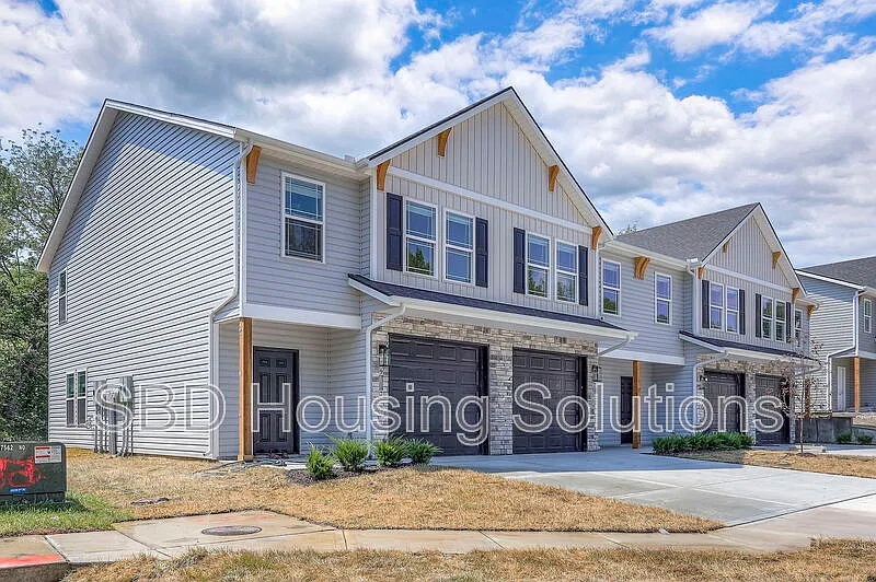 3 bed, 2.5 bath, $1,695 — Photo 1