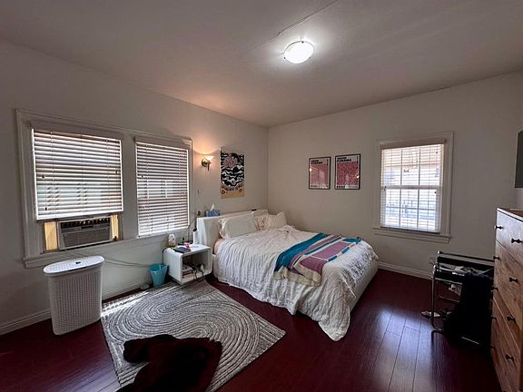 3rd image of 641 N Plymouth Blvd APT 4