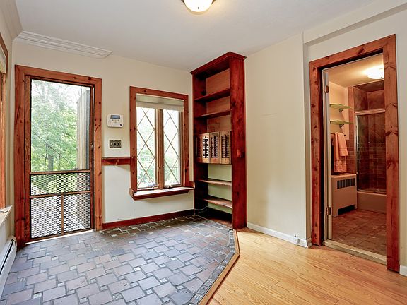 3rd image of 49 Wolden Rd