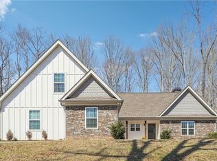 40 Oak Forest Dr, Oxford, GA 30054