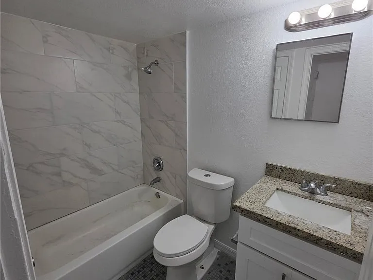 2452 Stella St #105 — Photo 5