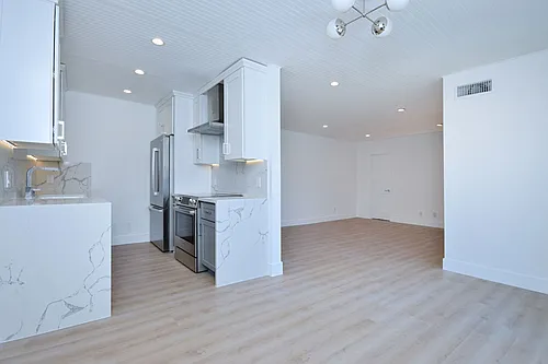 A Santa Monica Sanctuary: 834 Fourth Street Photo 1