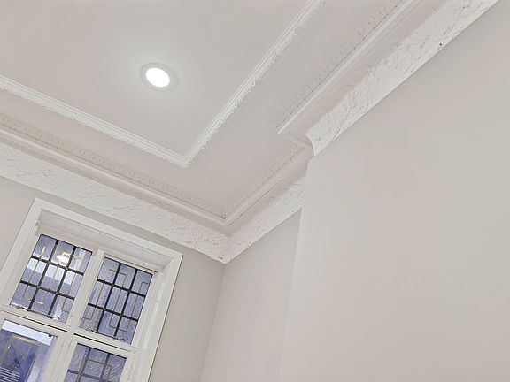 2nd image of 6 S Calvert St #6