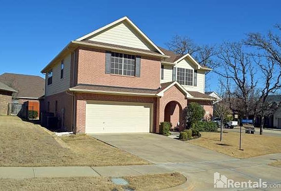 2nd image of 2800 Greenway Dr
