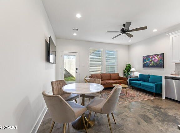 2nd image of 500 Highland Oaks Ln