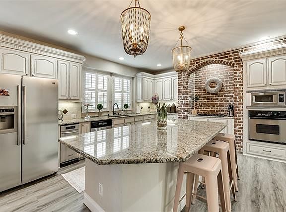 3rd image of 4831 Mira Vista Dr
