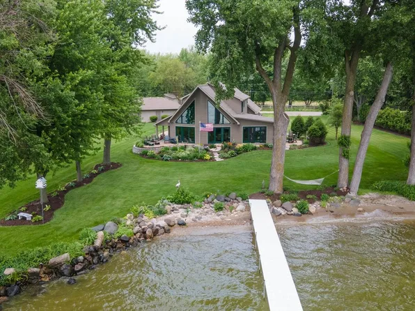 1509 Cowling Bay Rd, Neenah, WI 54956
