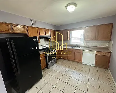 327 W Runyon St #22 — Photo 1