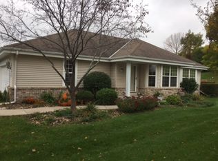 W140N9695 Knollcrest Cir, Germantown, WI 53022