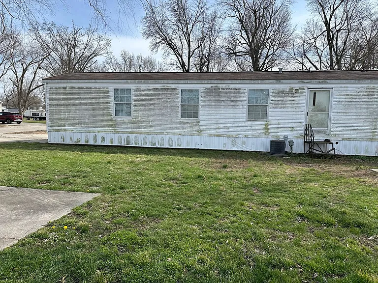 2501 S Broadway Ave — Photo 30