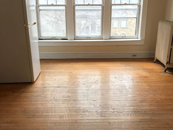 5th image of 1303 N Cass St #402