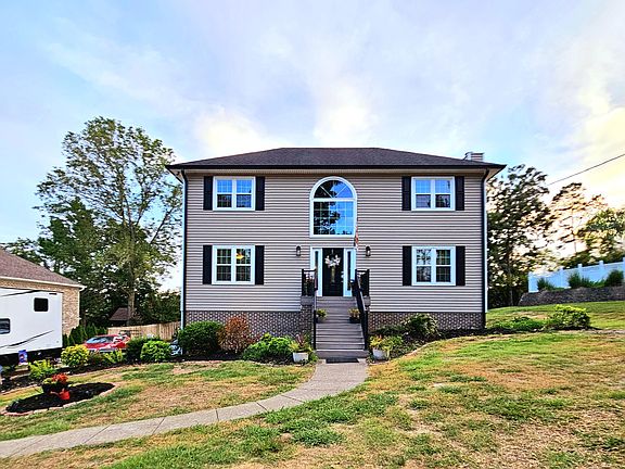 3rd image of 9220 Cobblestone Hill Dr