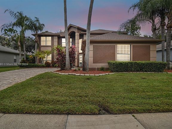 3rd image of 15734 Muirfield Dr