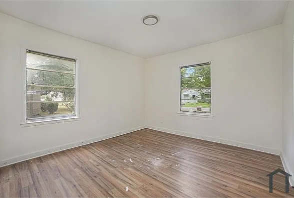 1933 Saint Charles Ave SW — Photo 5