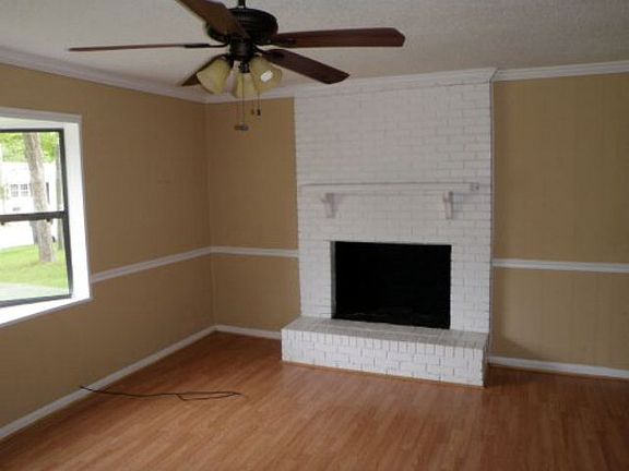 5th image of 409 Henry St