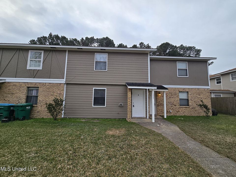 1st image of 15251 Parkwood Dr N #B