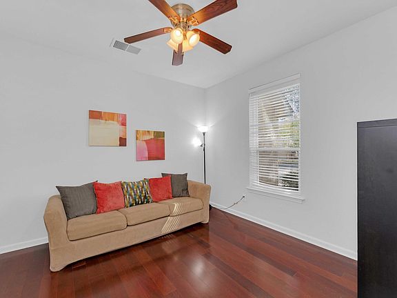 5th image of 12528 Labrador Cv