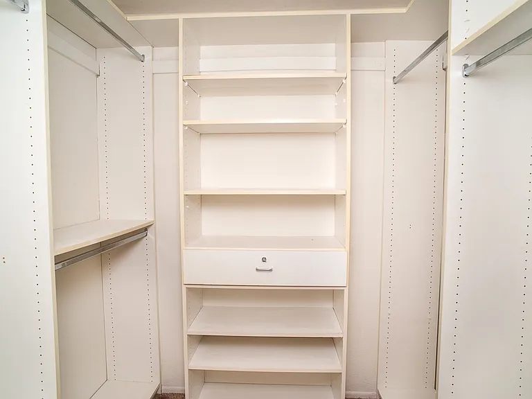 21931 Burbank Blvd #17 — Photo 12