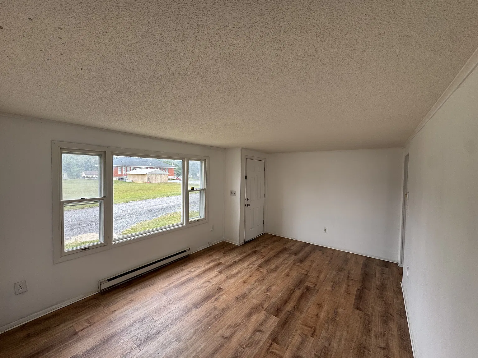 138 RUBY ST - . — Photo 2